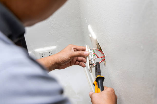 Best Circuit Breaker Repair  in North Mankato, MN